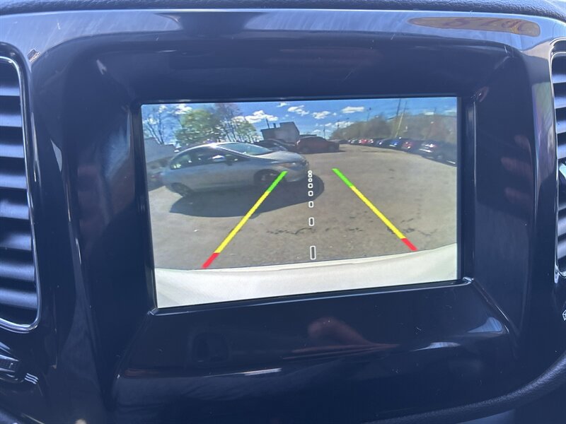 Used 2018 Jeep Compass Latitude w/ Popular Equipment Group AWD/4WD image 14
