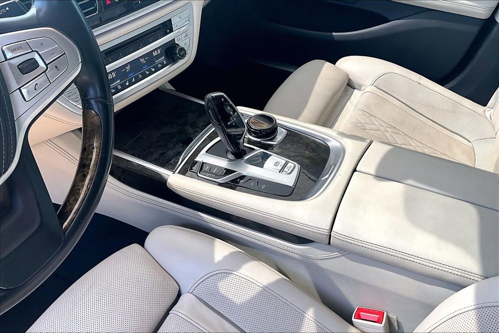 Used 2017 BMW 750i RWD image 14