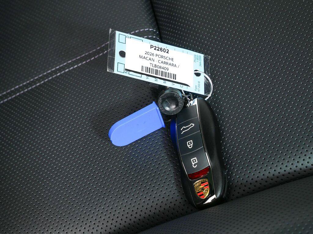 Certified 2026 Porsche Macan Turbo AWD/4WD image 39