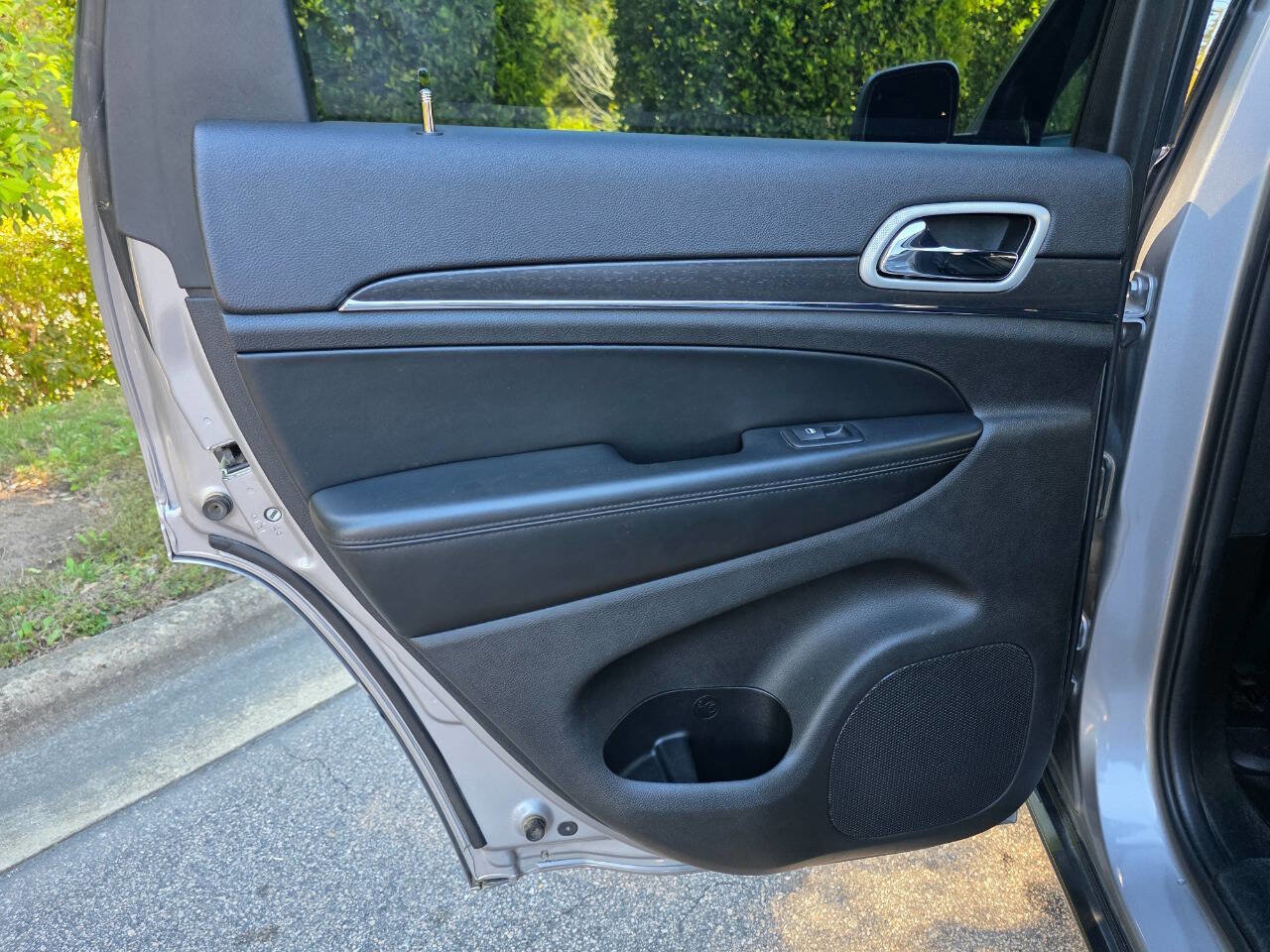 Used 2018 Jeep Grand Cherokee Limited image 31