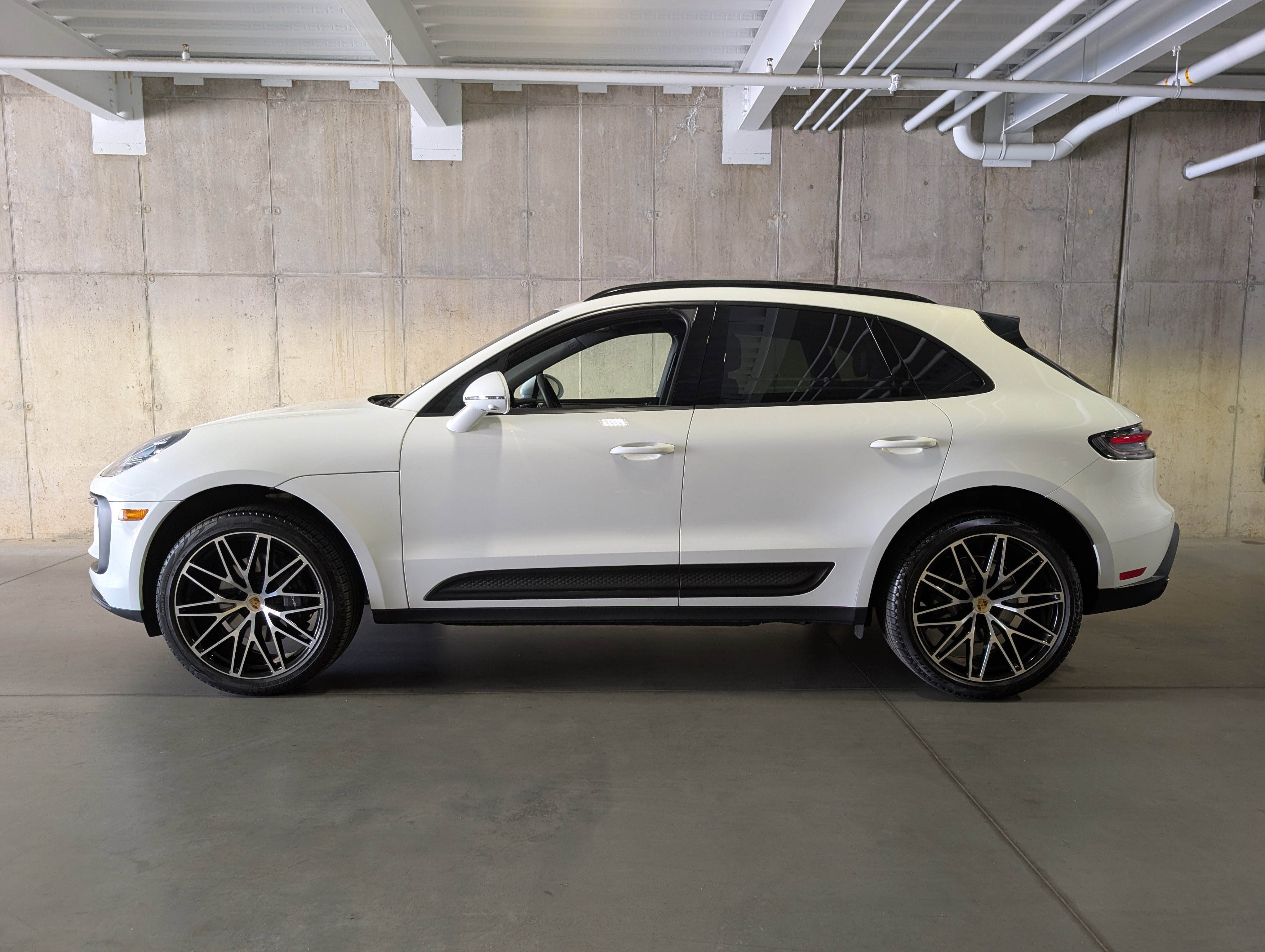 Certified 2026 Porsche Macan AWD/4WD image 2