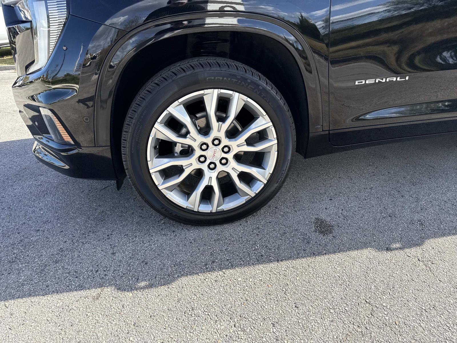 Used 2025 GMC Acadia Denali w/ Super Cruise Package image 9