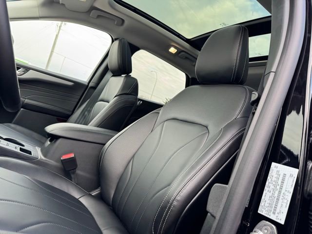 New 2026 Ford Escape SE w/ PHEV Premium Package FWD image 8