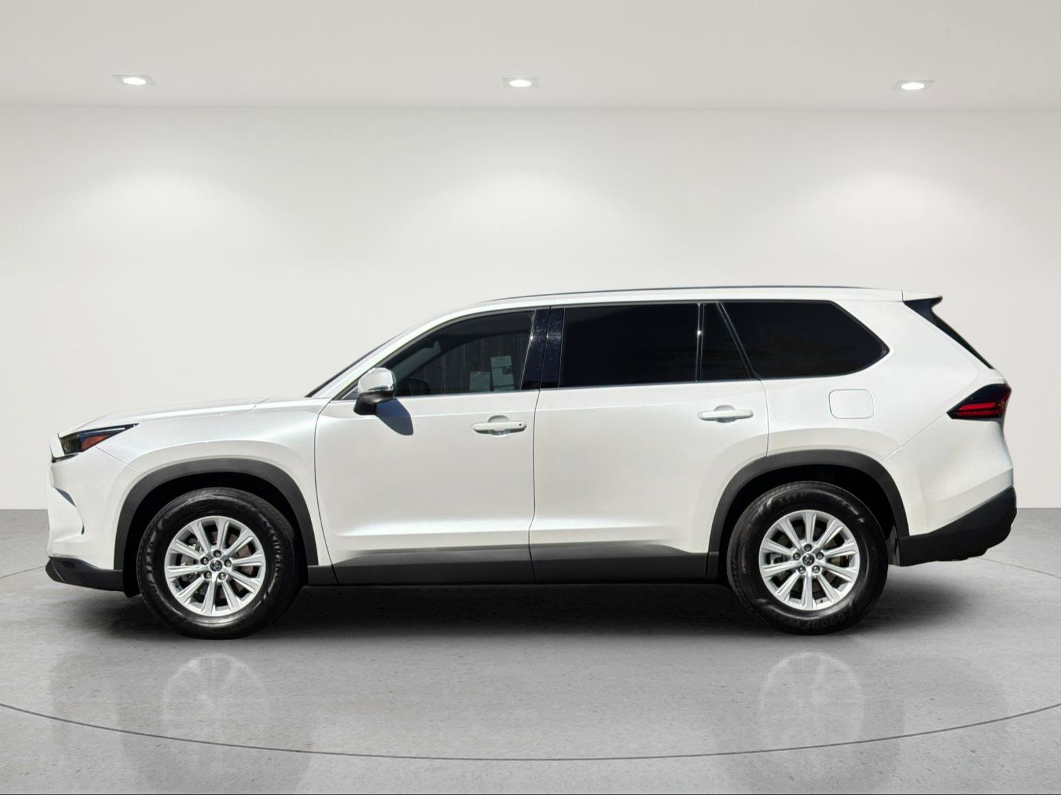 Used 2026 Toyota Grand Highlander FWD image 2