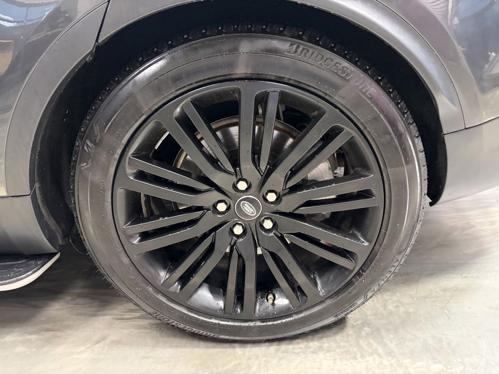 Used 2019 Land Rover Discovery HSE image 28