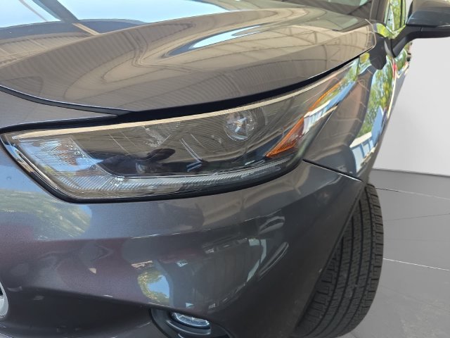 Used 2021 Toyota Highlander XLE FWD image 28