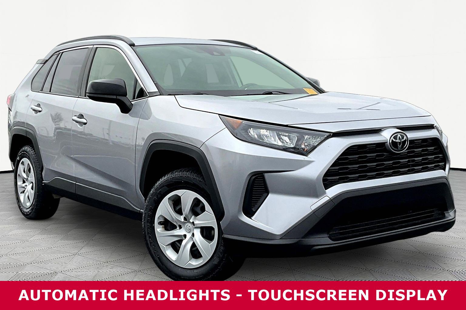 Used 2021 Toyota RAV4 LE image 2