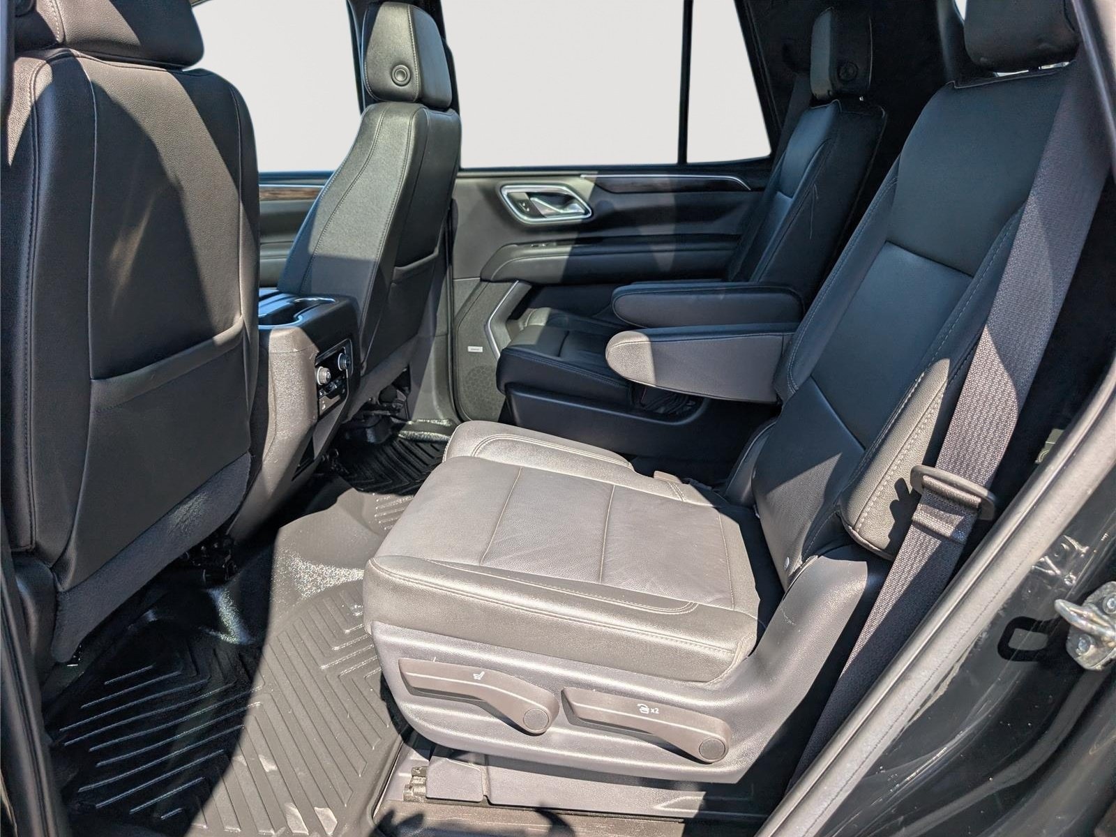 Used 2022 Chevrolet Tahoe LT w/ LT Signature Package AWD/4WD image 17