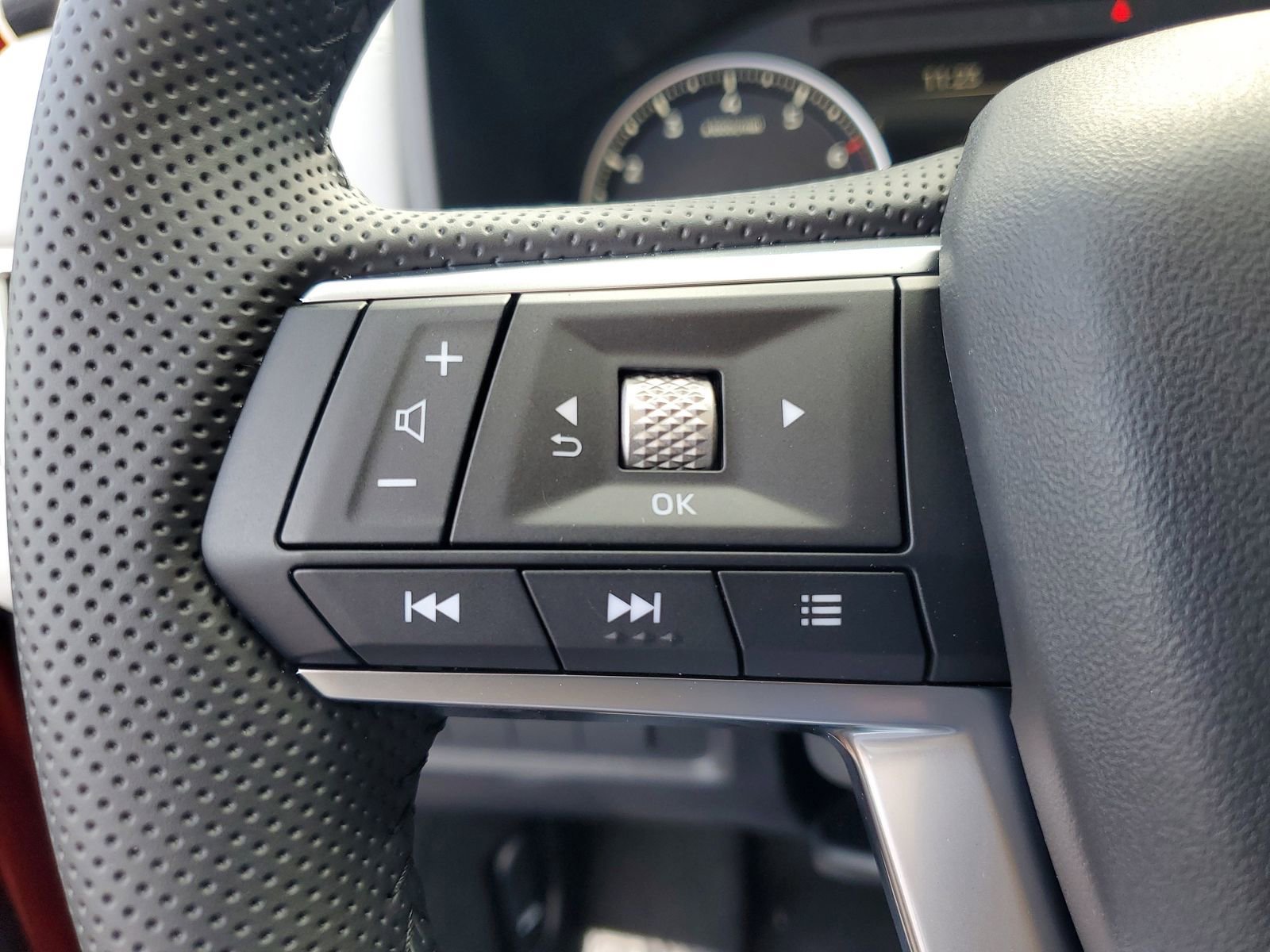 New 2025 Mitsubishi Outlander SE image 11