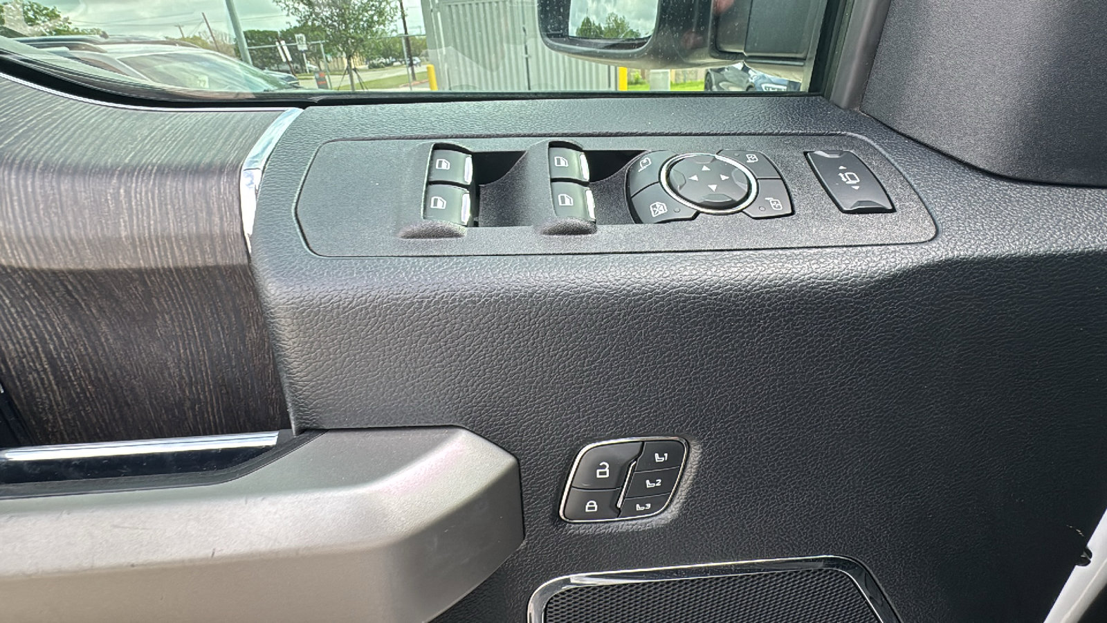 Used 2020 Ford F250 Lariat w/ Chrome Package AWD/4WD image 12