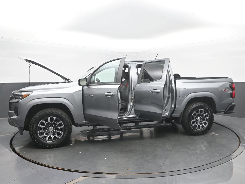 Used 2025 Chevrolet Colorado Z71 w/ Technology Package AWD/4WD image 58
