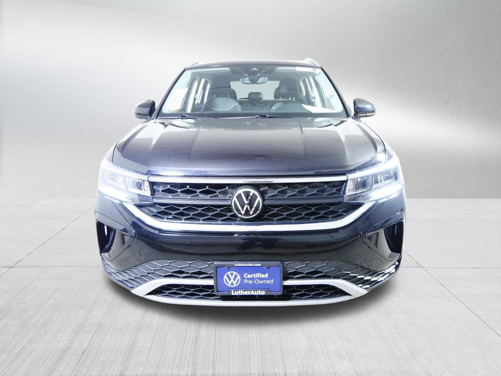 Used 2023 Volkswagen Taos SE image 2