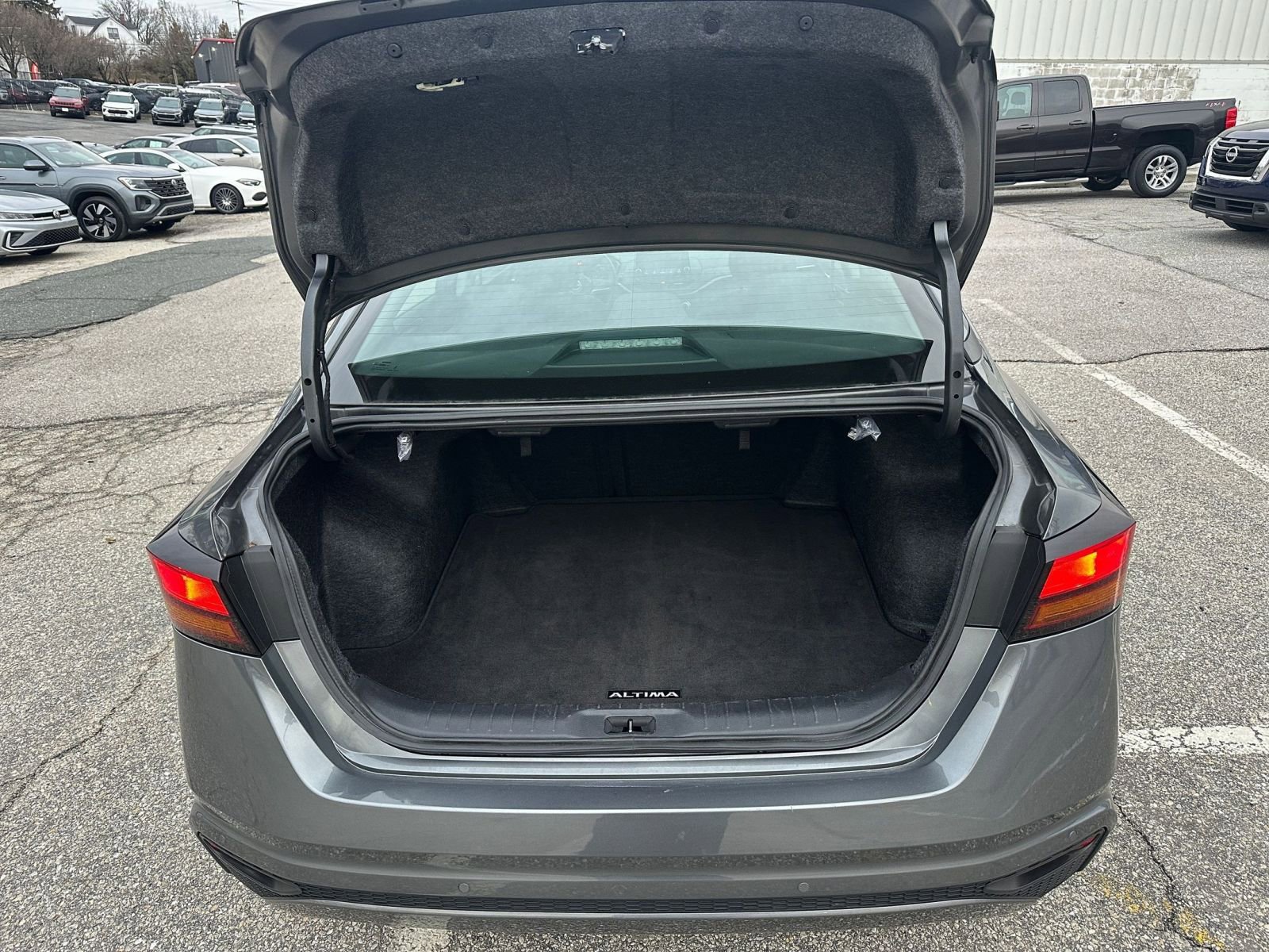 Used 2025 Nissan Altima 2.5 SV image 30