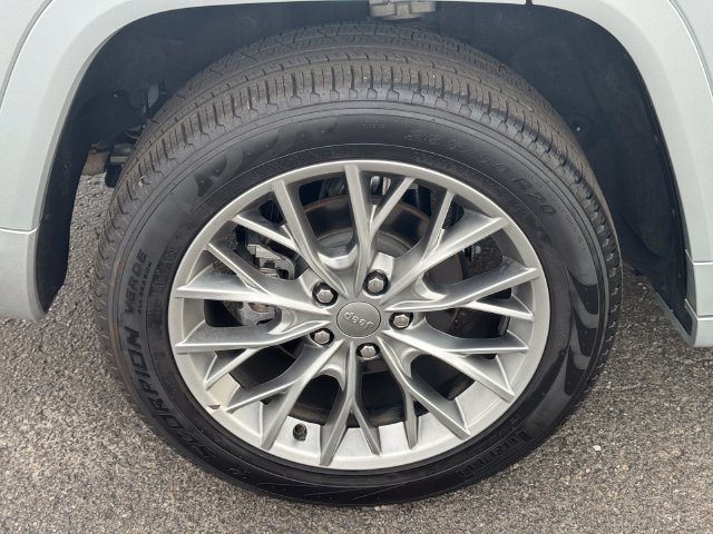 Used 2025 Jeep Grand Cherokee Summit AWD/4WD image 12
