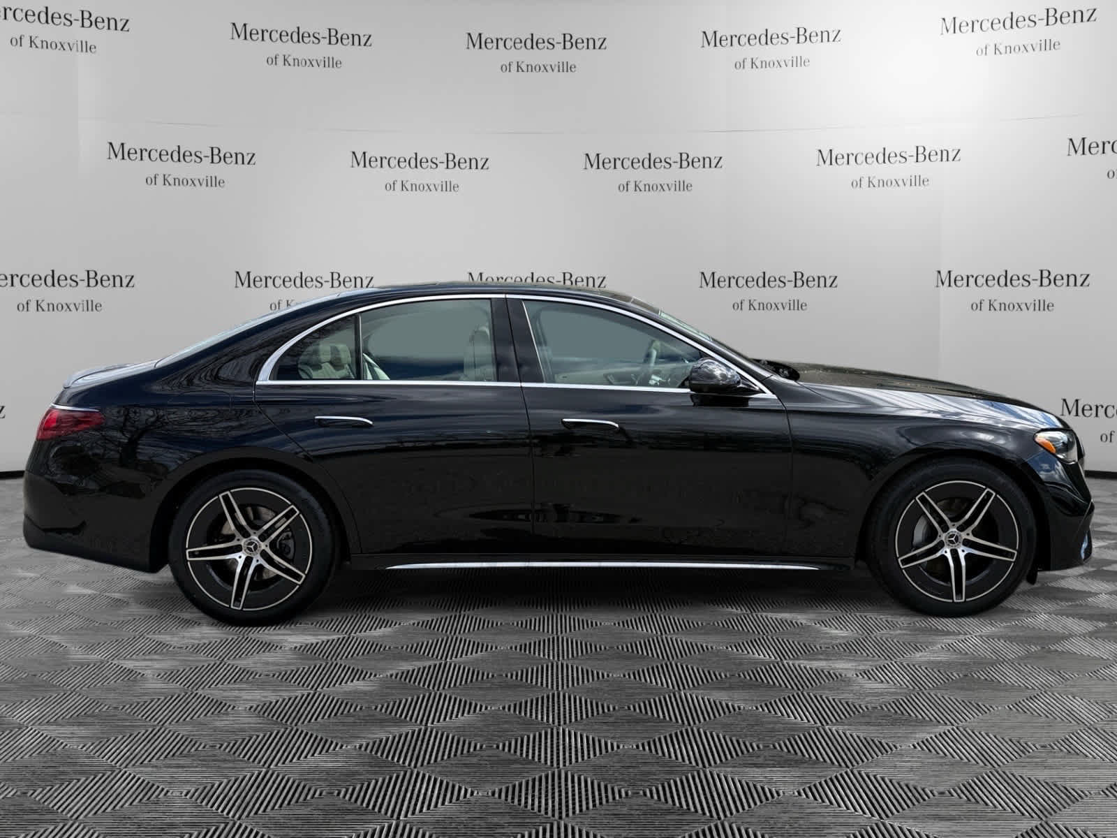 Used 2026 Mercedes-Benz E 350 4MATIC Sedan image 6