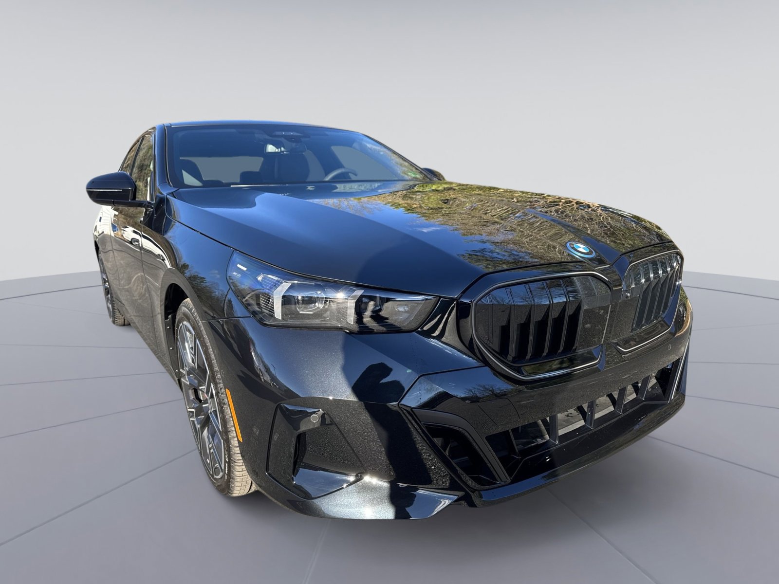 New 2026 BMW 550e xDrive w/ Executive Package image 3