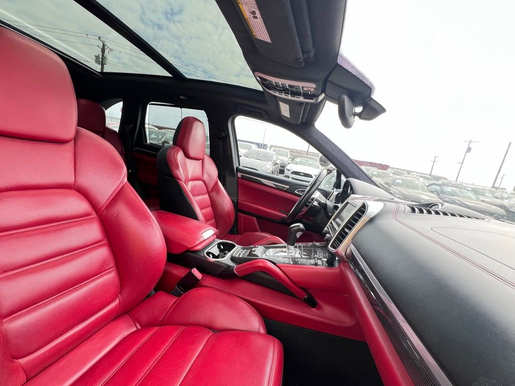 Used 2015 Porsche Cayenne Turbo image 16