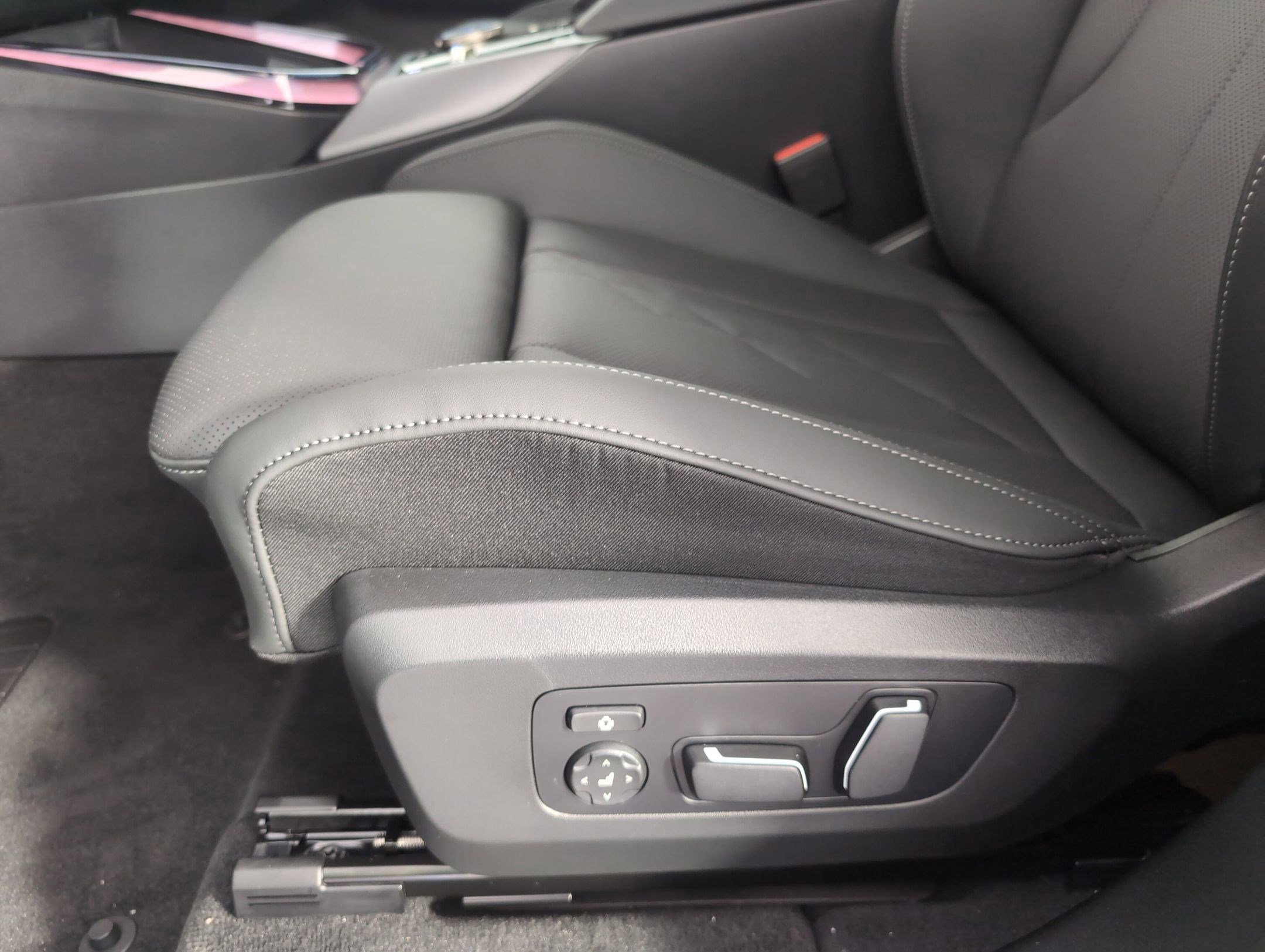 Used 2025 BMW X3 xDrive30i w/ Convenience Package image 10
