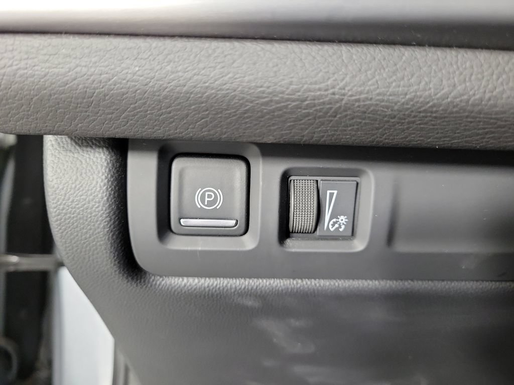 Certified 2025 Cadillac XT4 Premium Luxury FWD image 32