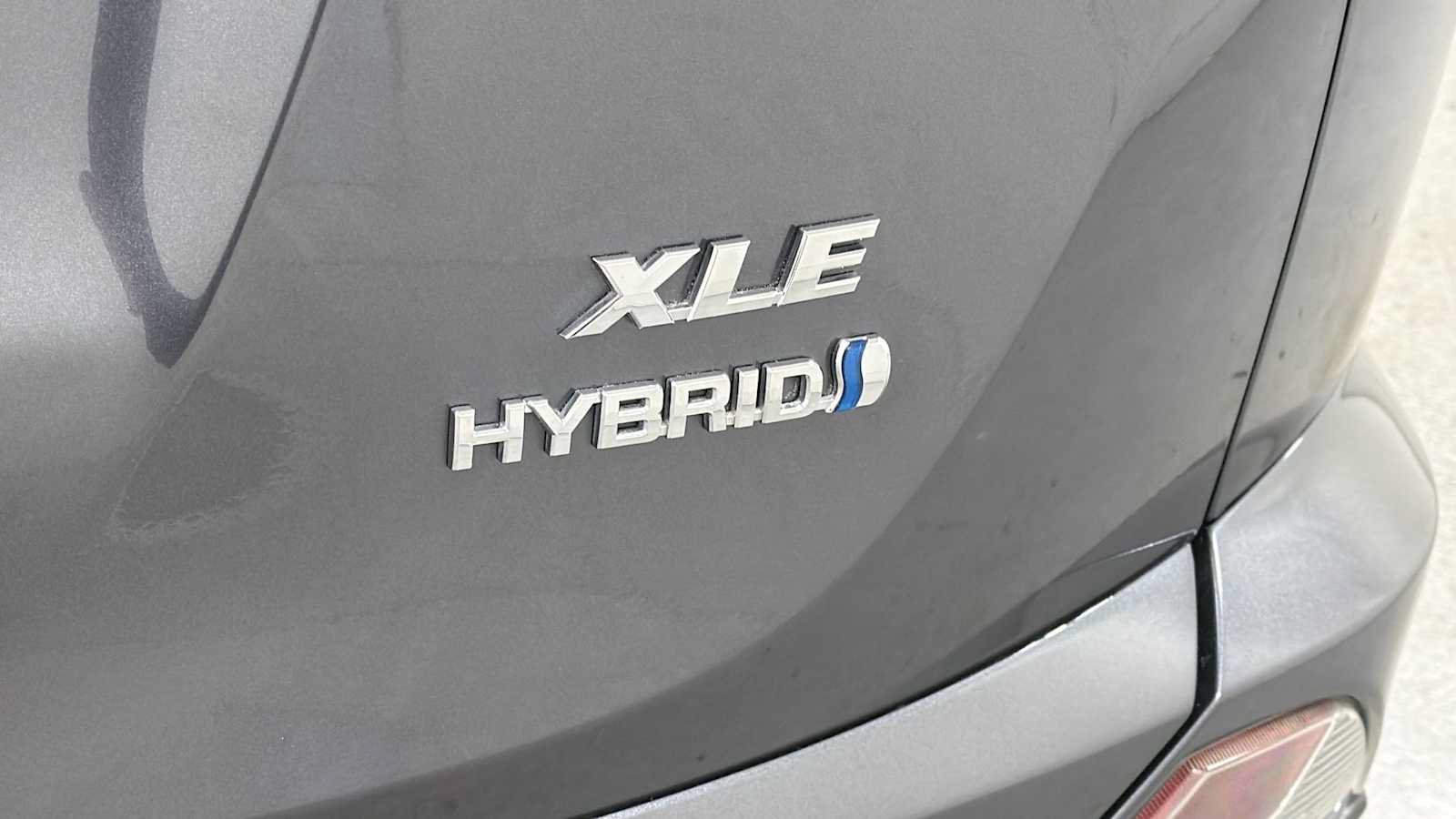 Certified 2018 Toyota RAV4 XLE w/ Carpet Mat Package AWD/4WD image 29