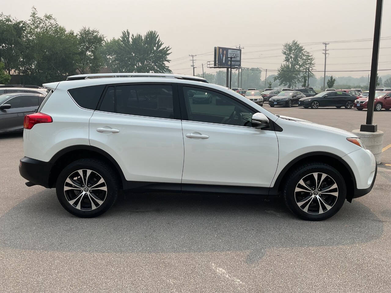 Used 2015 Toyota RAV4 Limited w/ Technology Package AWD/4WD image 9