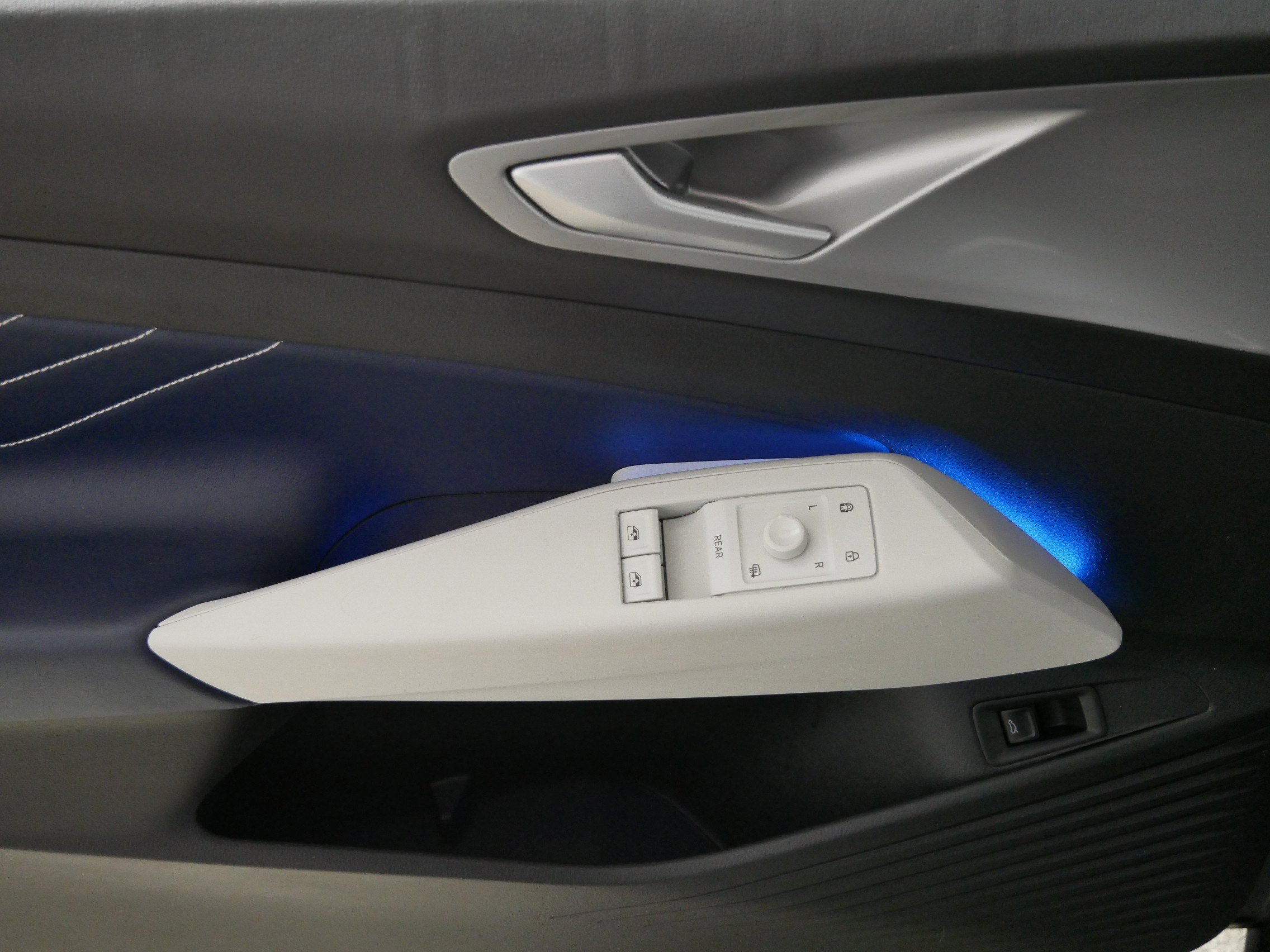 Used 2023 Volkswagen ID.4 S image 19