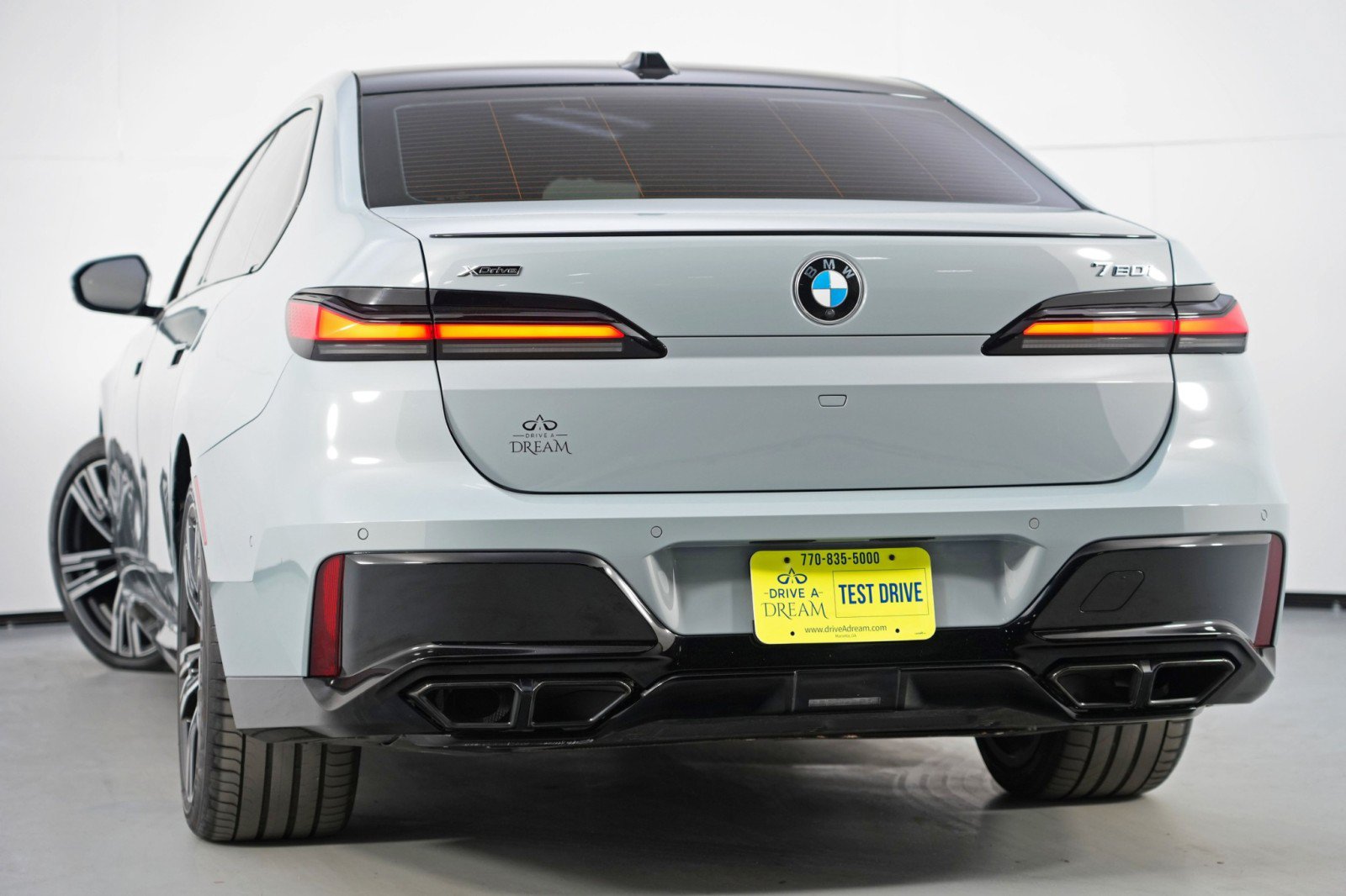 Used 2024 BMW 760i xDrive w/ Premium Package 2 AWD/4WD image 4