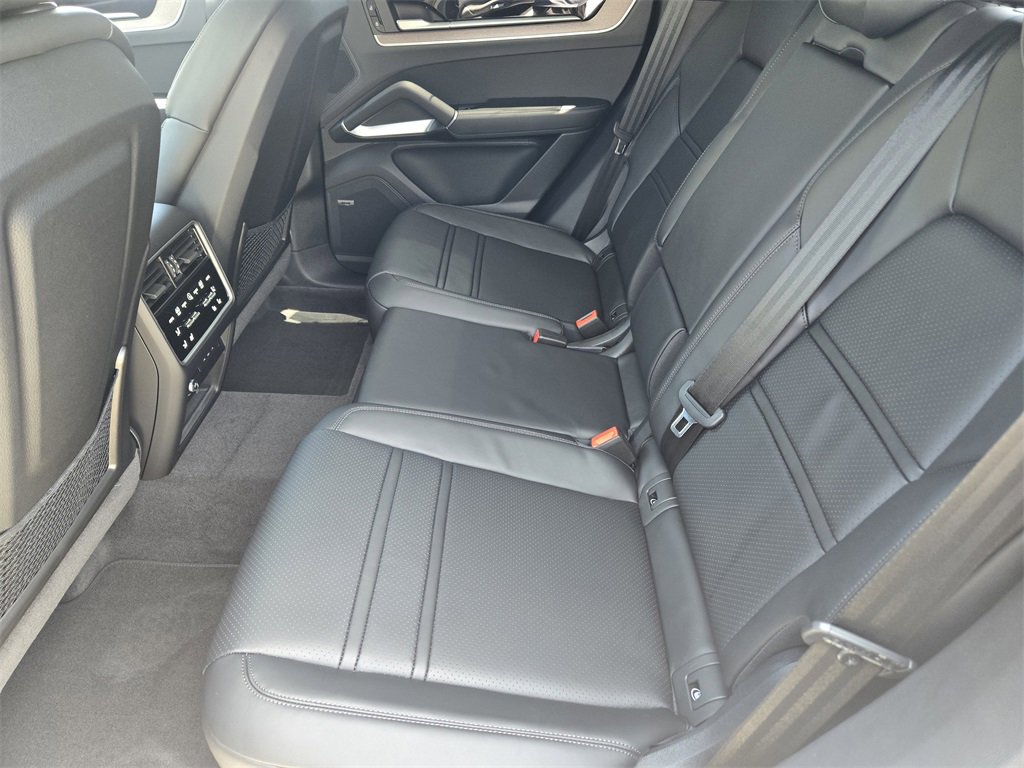 Used 2025 Porsche Cayenne S image 29