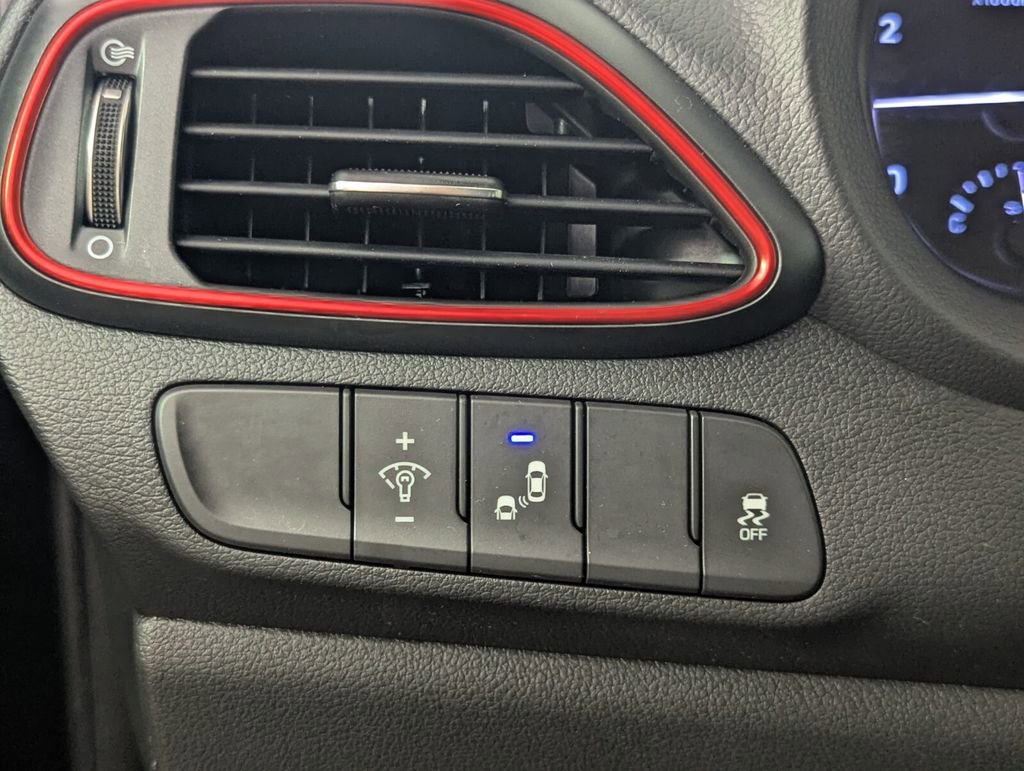 Used 2018 Hyundai Elantra GT Sport FWD image 15