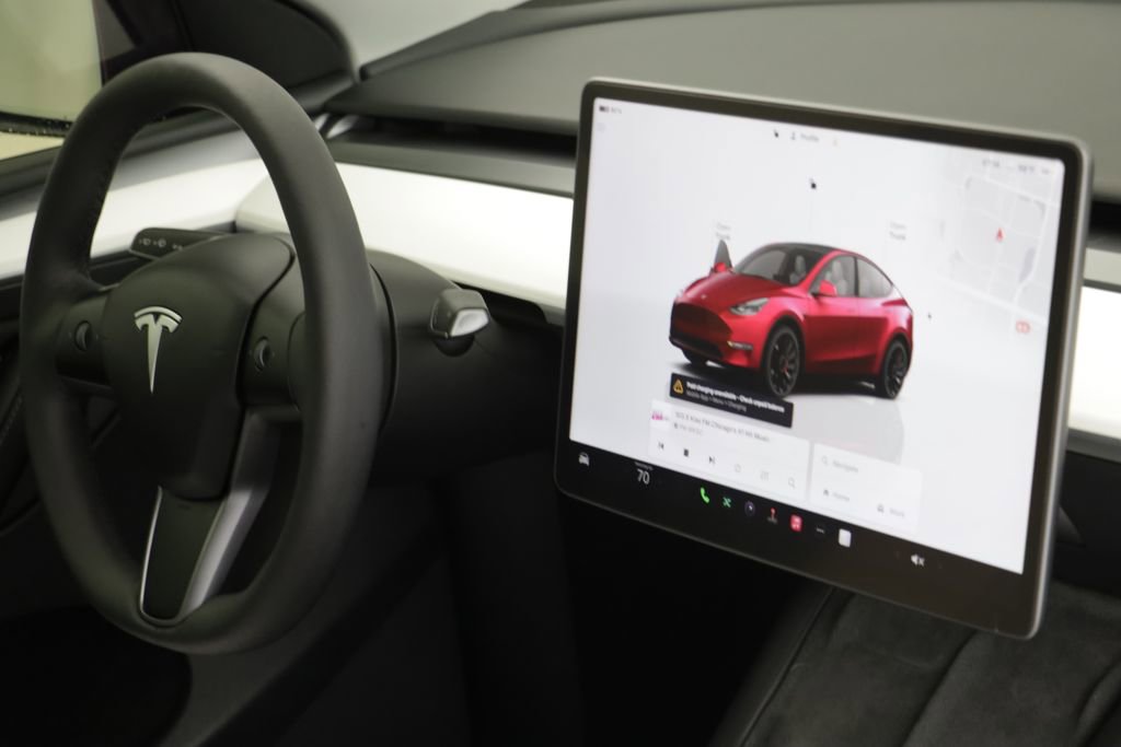 Used 2024 Tesla Model Y Performance AWD/4WD image 21