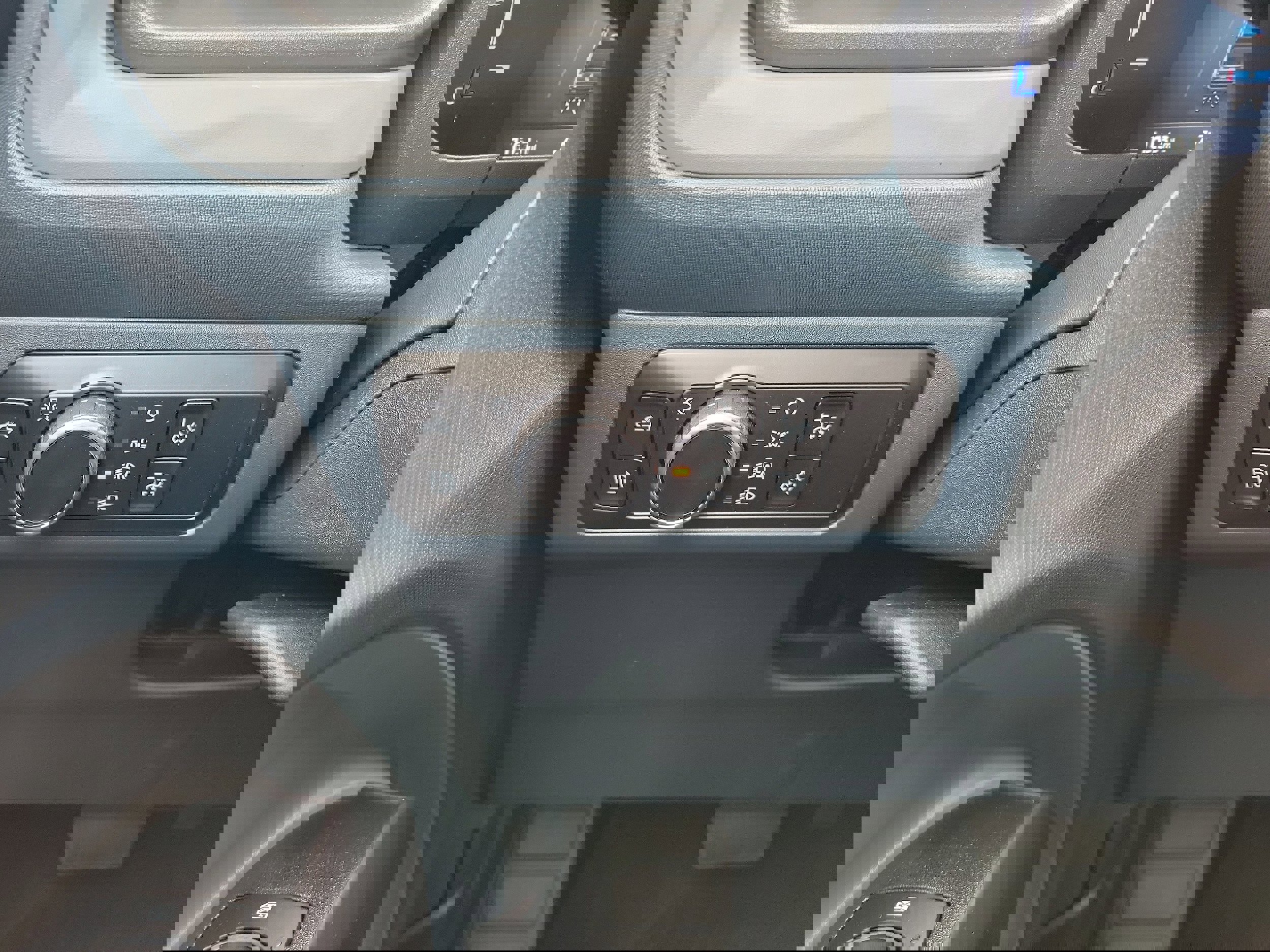 New 2025 Ford Maverick XL image 18