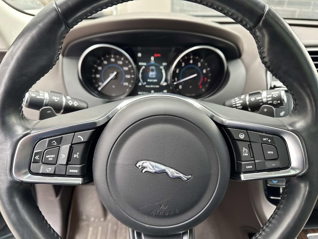 Used 2018 Jaguar F-PACE Prestige image 27