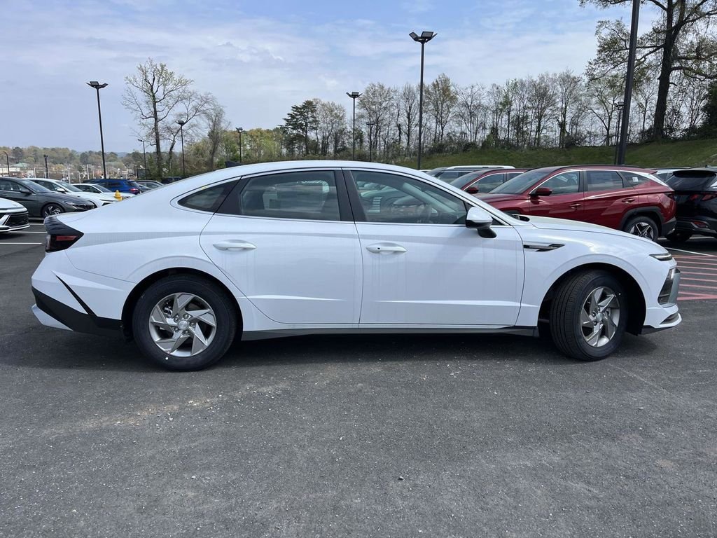 New 2026 Hyundai Sonata SE FWD image 2