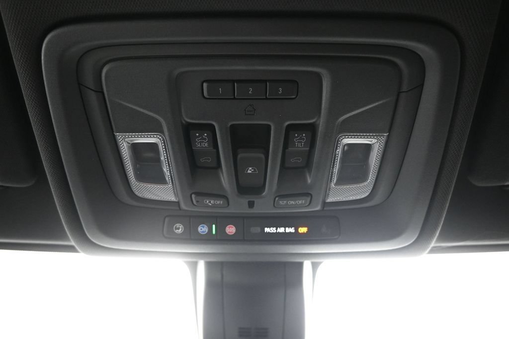 Used 2019 Chevrolet Silverado 1500 High Country w/ Technology Package AWD/4WD image 24