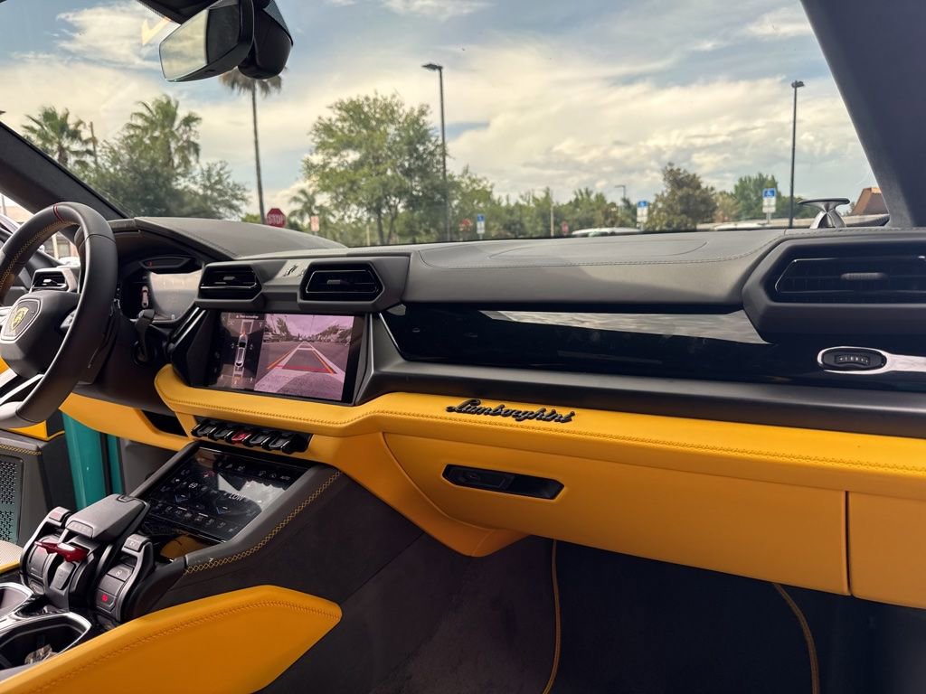 Used 2025 Lamborghini Urus SE AWD/4WD image 12