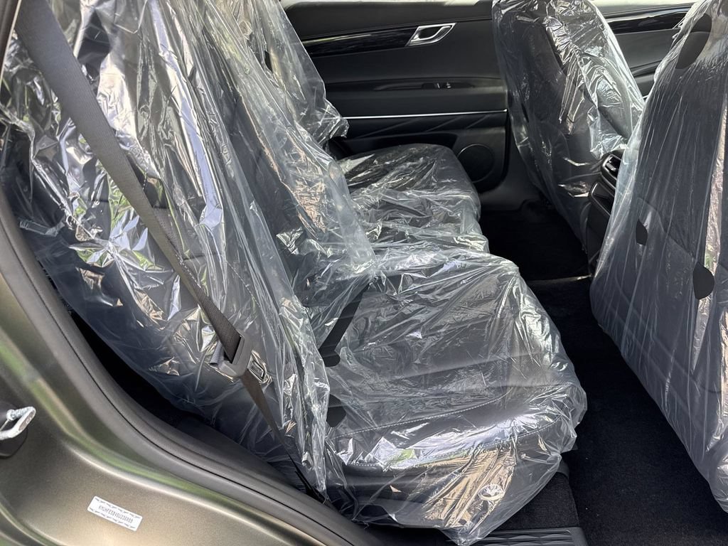 New 2025 Genesis GV80 2.5T Standard AWD/4WD image 15