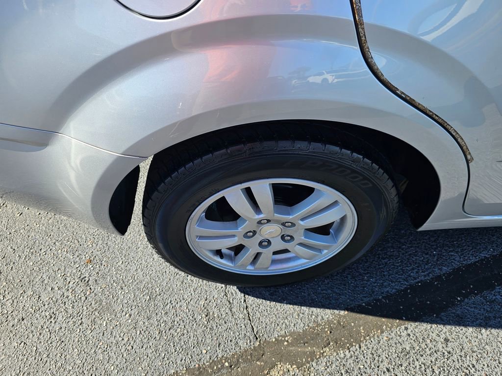 Used 2014 Chevrolet Sonic LT image 9