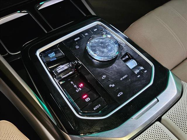 Certified 2023 BMW i7 xDrive60 AWD/4WD image 11