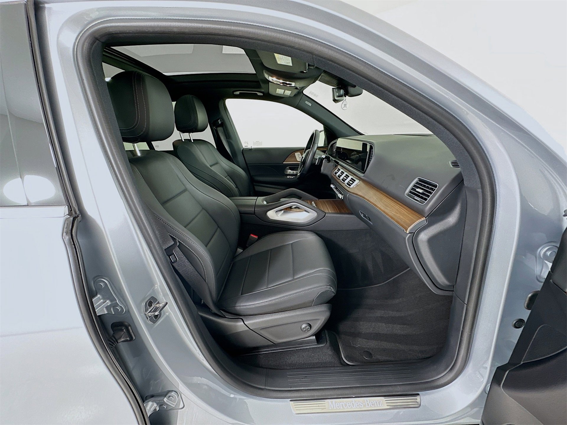 Used 2025 Mercedes-Benz GLE 350 4MATIC image 32
