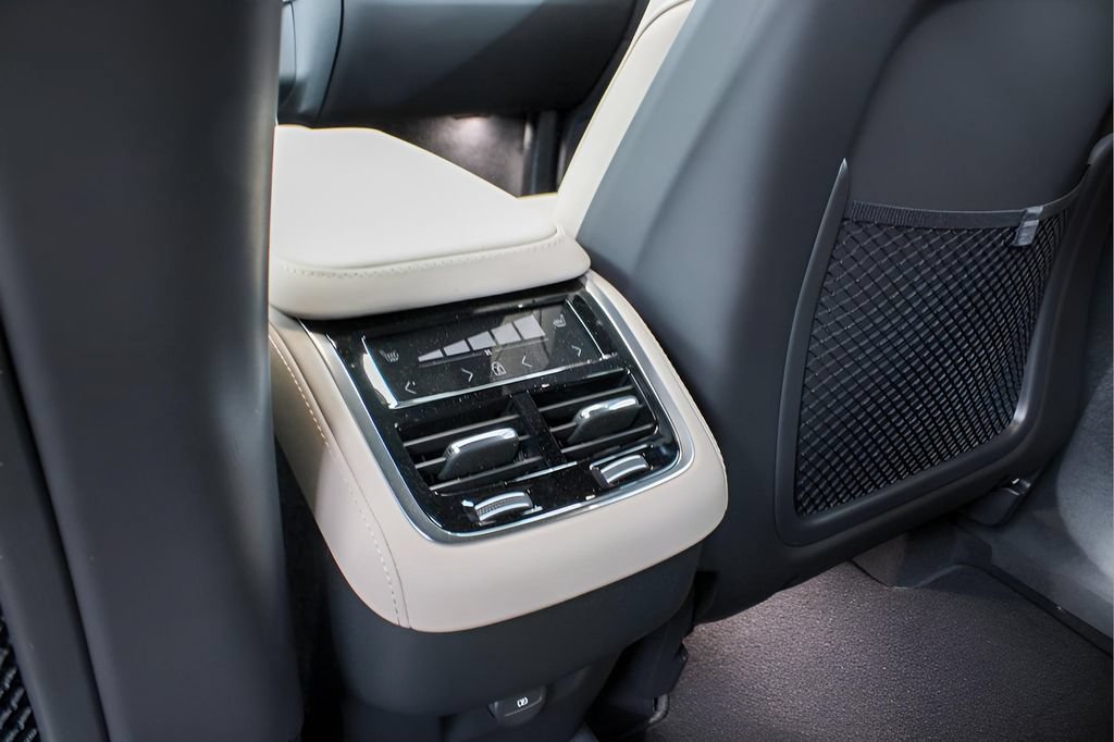 Certified 2026 Volvo XC90 B6 Plus w/ Protection Package Premier AWD/4WD image 13