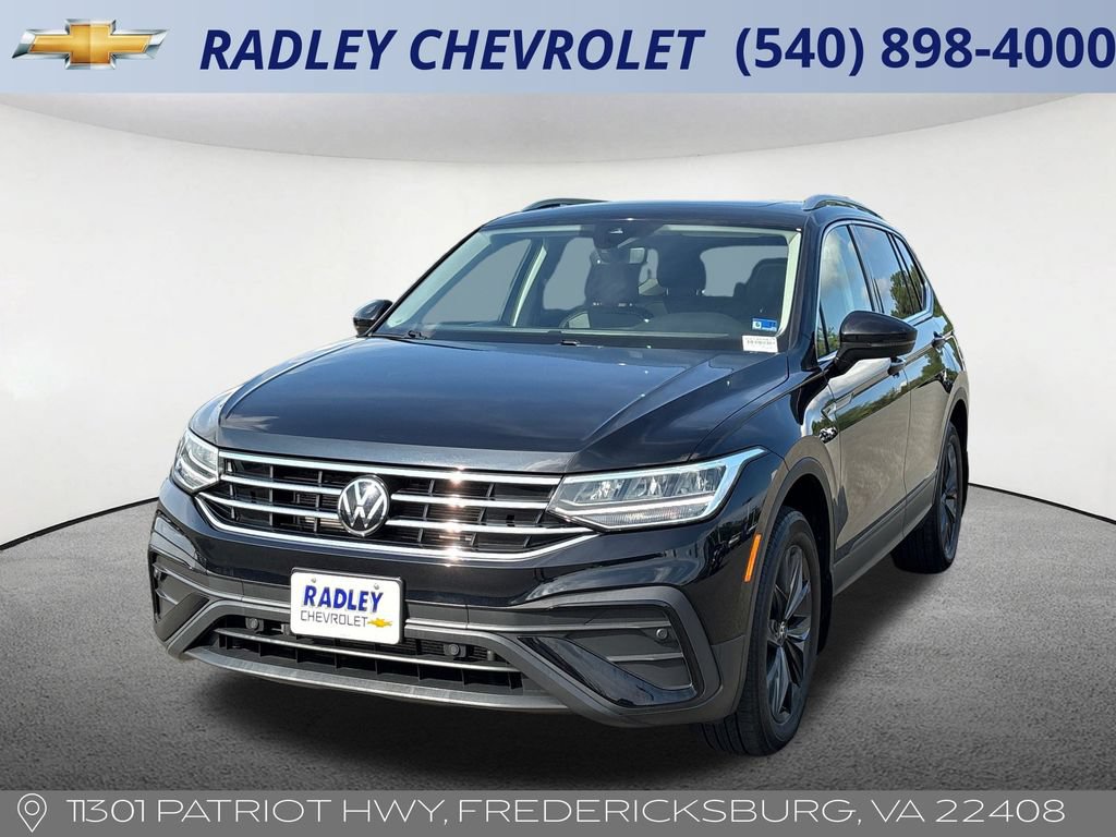 Used 2024 Volkswagen Tiguan SE w/ Panoramic Sunroof Package