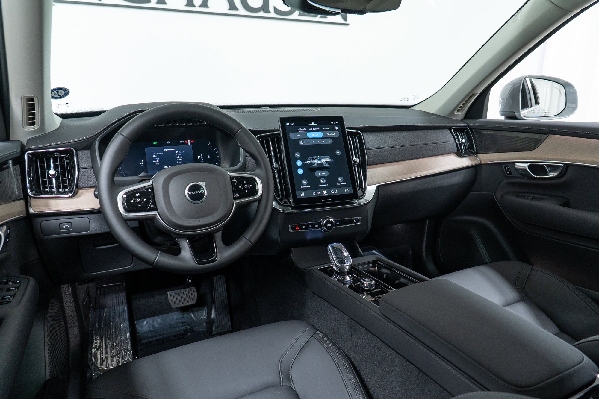 New 2026 Volvo XC90 B6 Plus w/ Protection Package Premier image 16