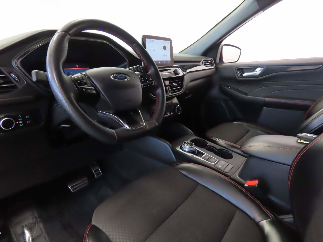 Used 2024 Ford Escape ST-Line w/ Cold Weather Package FWD image 8