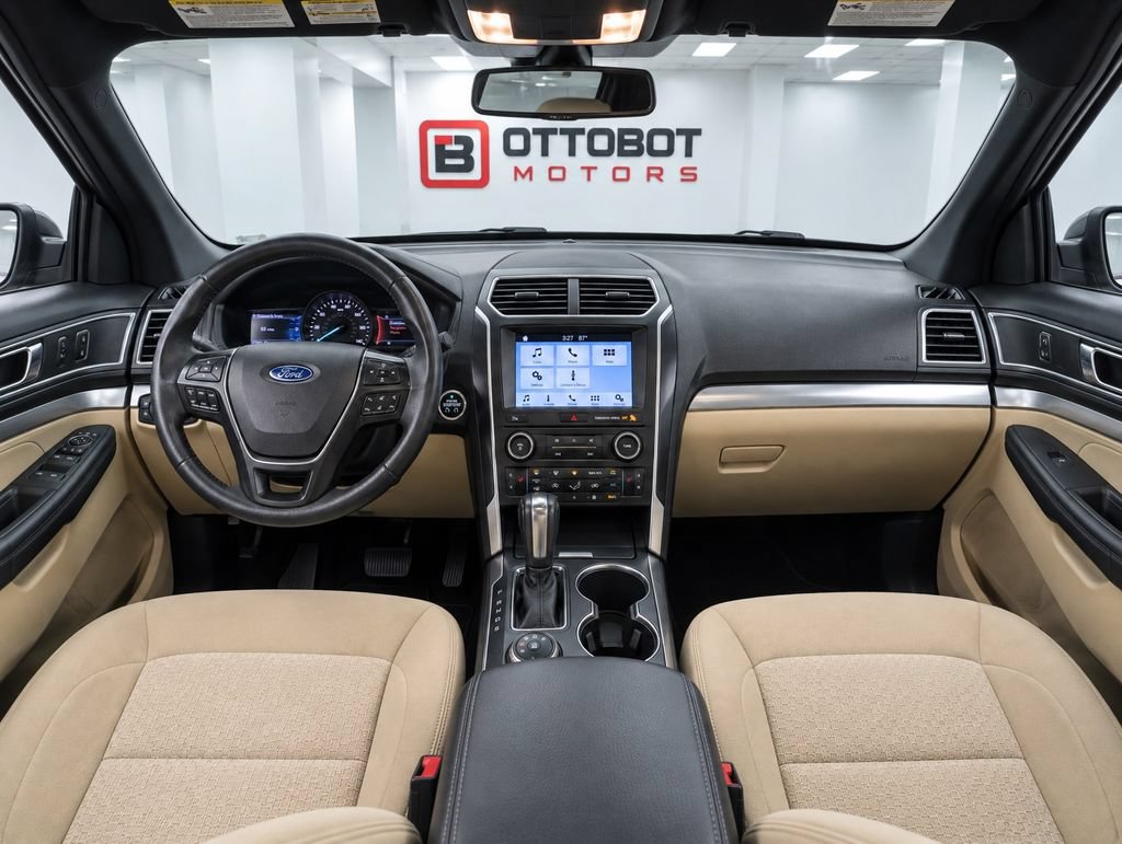 Used 2017 Ford Explorer XLT AWD/4WD image 18
