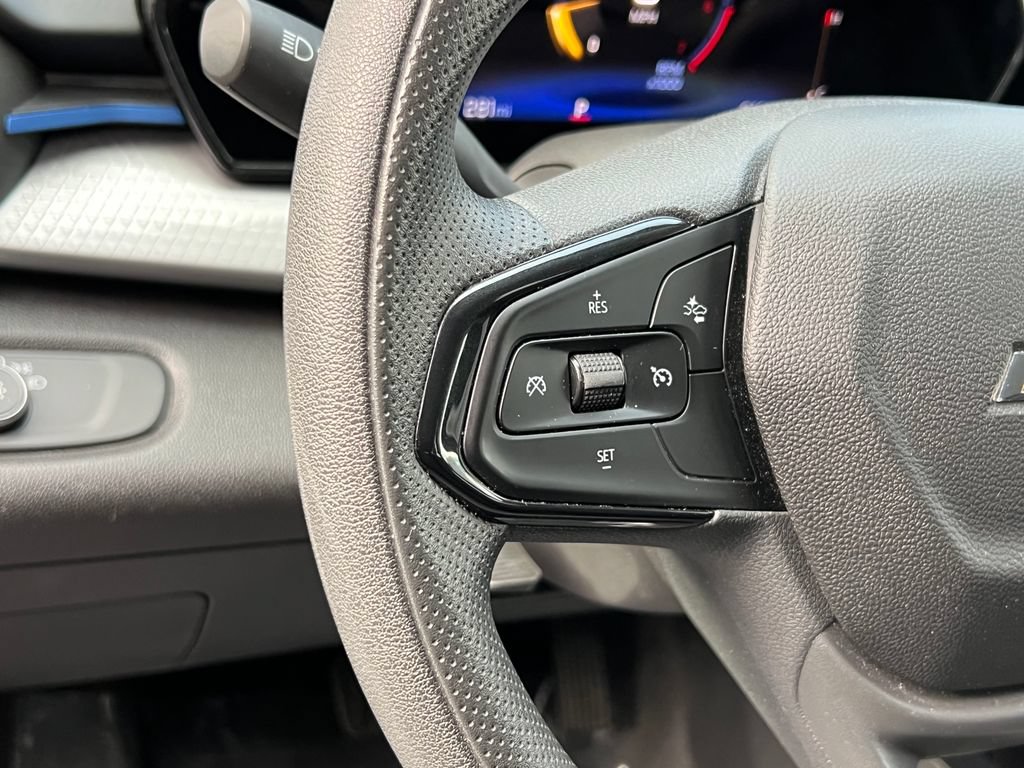 Used 2025 Chevrolet Trax LT FWD image 21