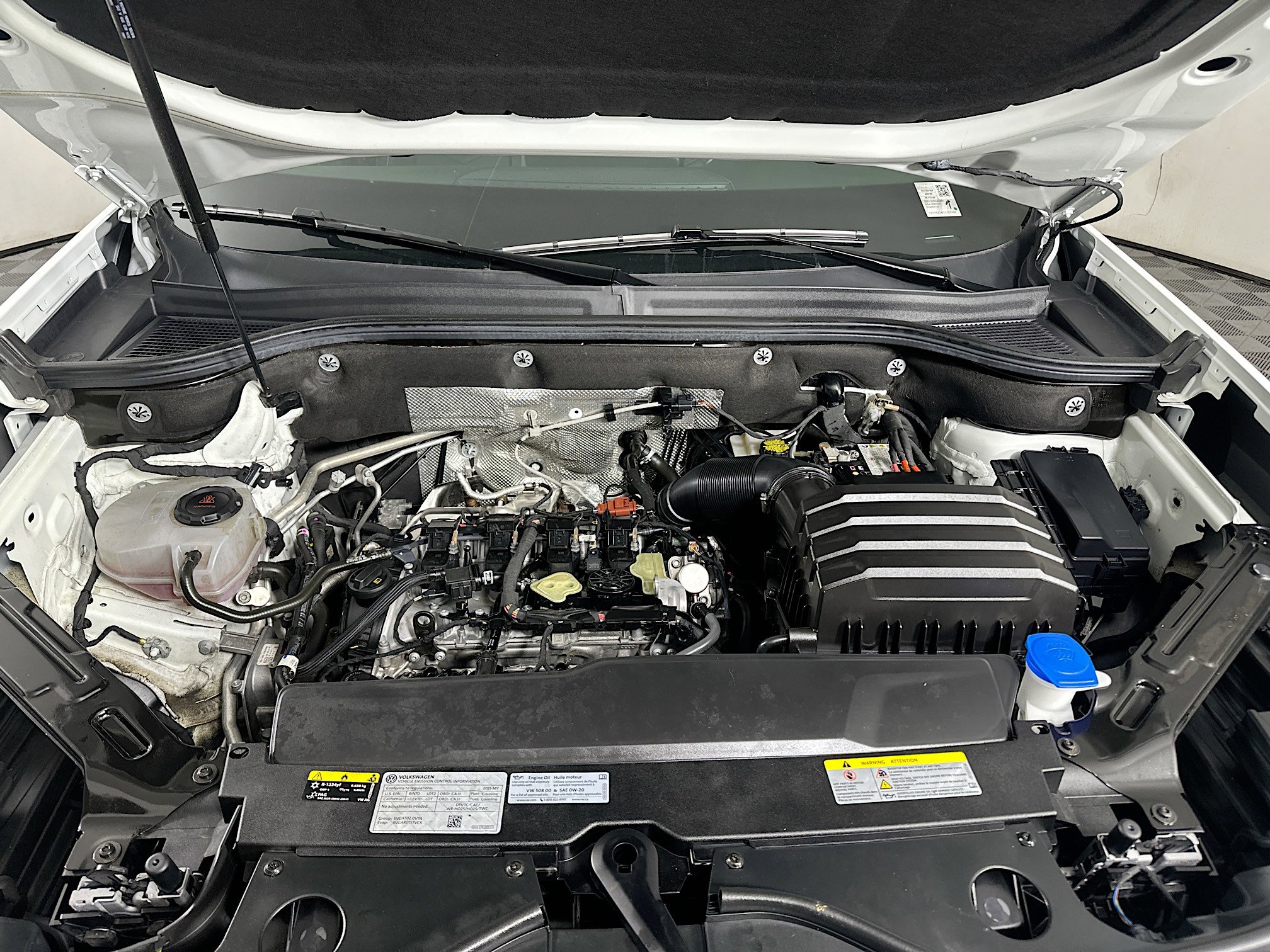 Used 2025 Volkswagen Atlas SE image 35