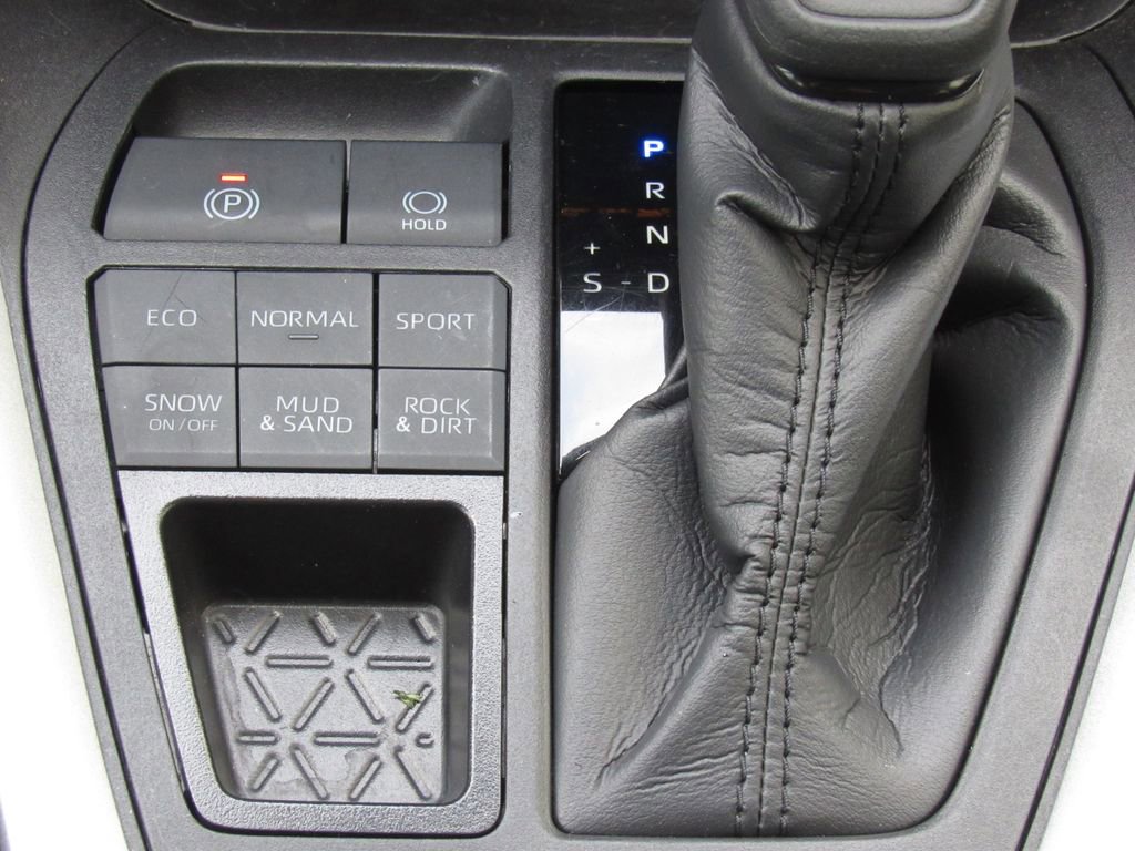Certified 2024 Toyota RAV4 LE AWD/4WD image 27