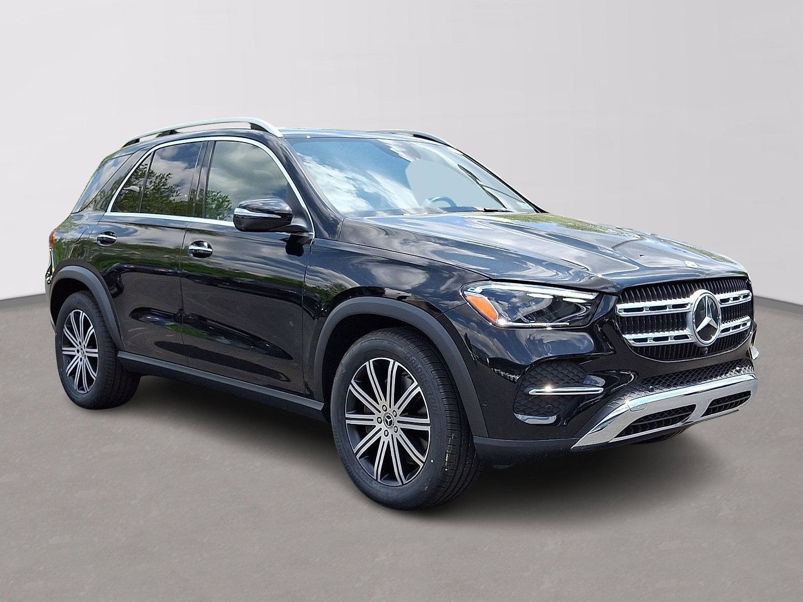 Used 2025 Mercedes-Benz GLE 450e 4MATIC image 3
