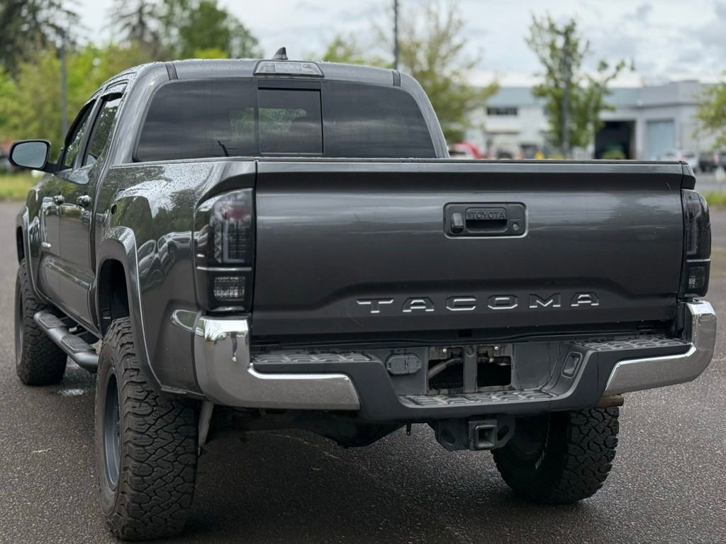 Used 2018 Toyota Tacoma SR5 AWD/4WD image 3