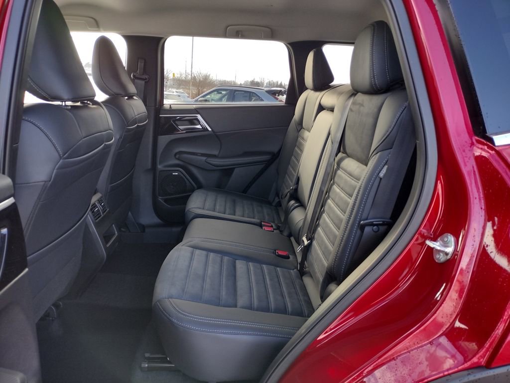 New 2026 Mitsubishi Outlander SE image 8